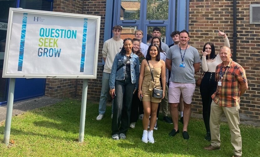 THE HENLEY COLLEGE CELEBRATES RESULTS DAY 2023: RECOGNISING DEDICATION AND SUCCESS